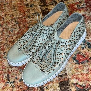 D&J Laser-Cut Flats